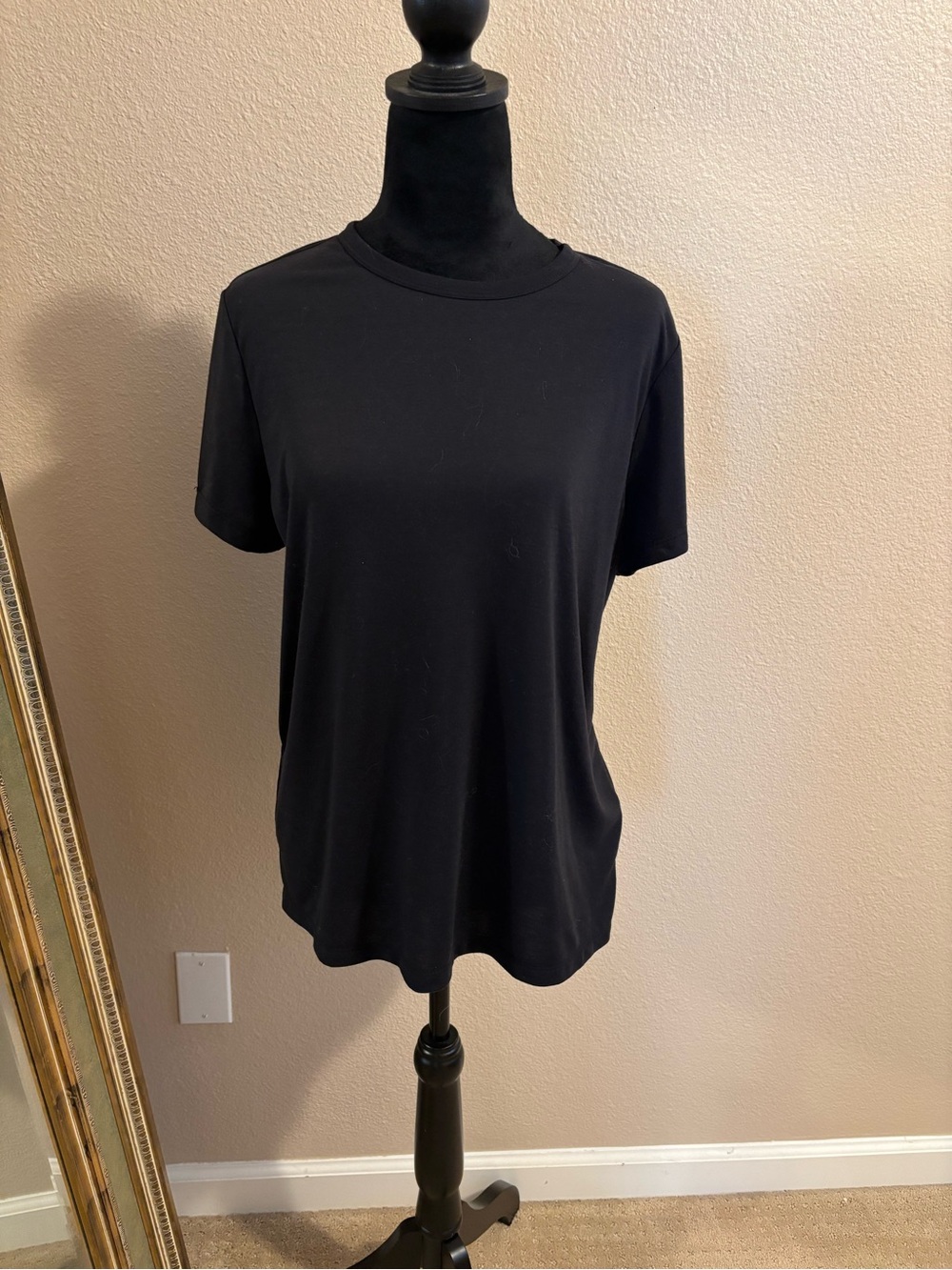 all in motion Black Short Sleeve Crewneck Tee